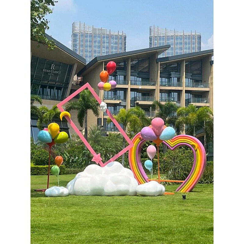 网红玻璃钢气球云朵彩虹雕塑景区园林文旅拍照打卡云梯造景大摆件