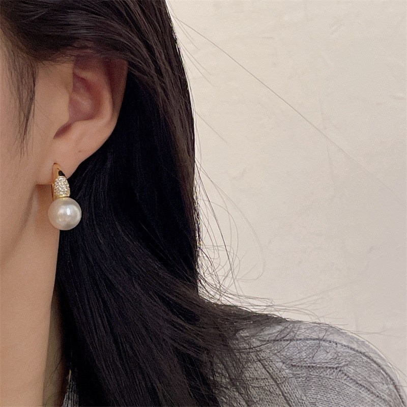 时尚简约正圆强光珍珠耳钉女复古轻奢小众高级感耳环法式气质耳饰