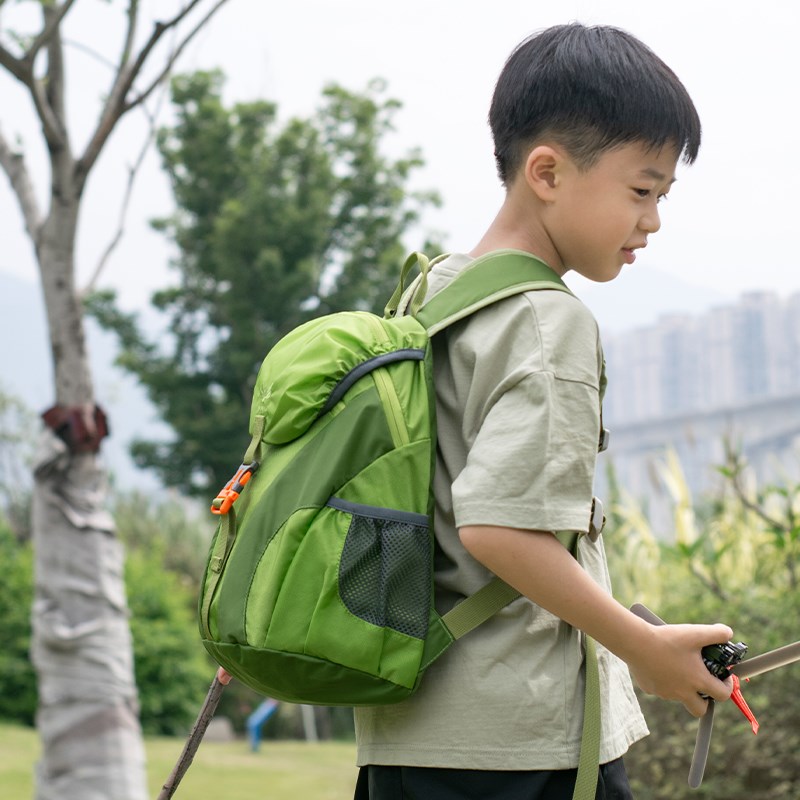 户外儿童旅游背包轻便男孩外出旅行登山双肩包小学生书包春秋出游