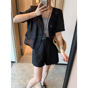 爱情魔鬼鱼 黑色两件套装女2025年夏季新款V领短袖上衣休闲短裤子