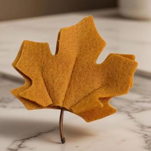 高级感秋冬皮质枫叶儿童发夹2024新款小女孩刘海碎发夹子女童头饰