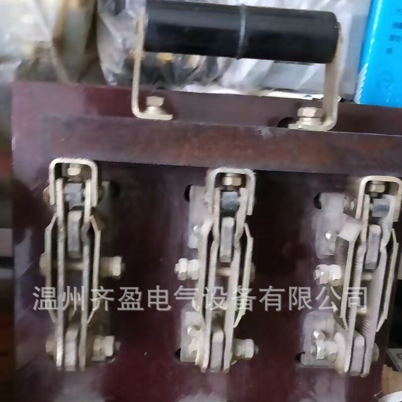 双投刀开关广泛应用于各种类电力配电系统作双路电通断或作倒顺用