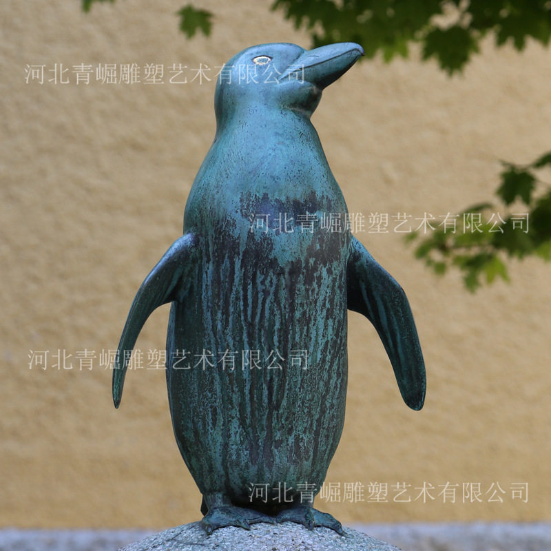 企鹅海洋馆铜雕塑大型动物铸铜企鹅落地艺术户外景观雕像黄铜厂家
