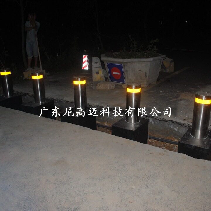 交通路障升降路桩 不锈钢埋地遥控自动升降挡车路桩 反光警示护柱