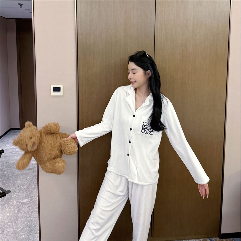 秋冬新款b高级刺绣睡衣女海岛绒保暖纯色长袖休闲家居服套装可外