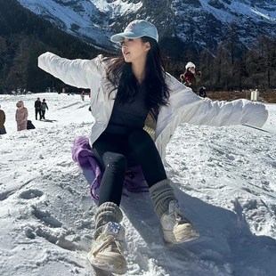 保命羊羔绒翻领短款外套女2024秋冬季新款设计感法式小众羽绒棉服