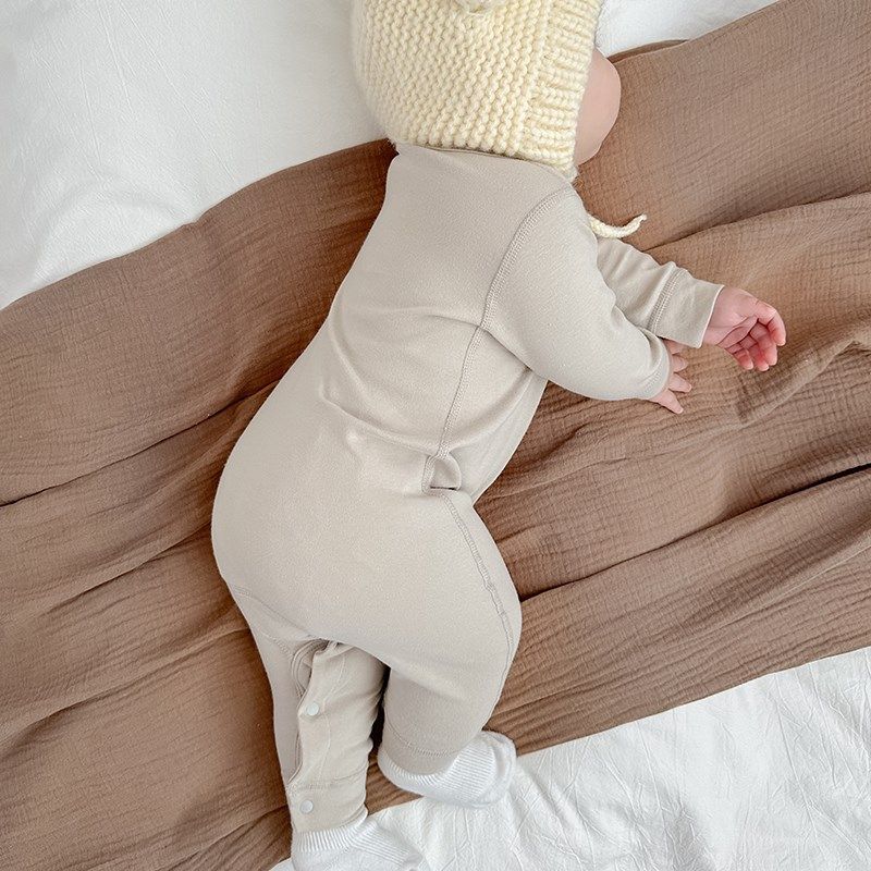 无骨婴儿纯棉连体衣秋季打底长袖白色衣服新生儿宝宝春款睡衣爬服