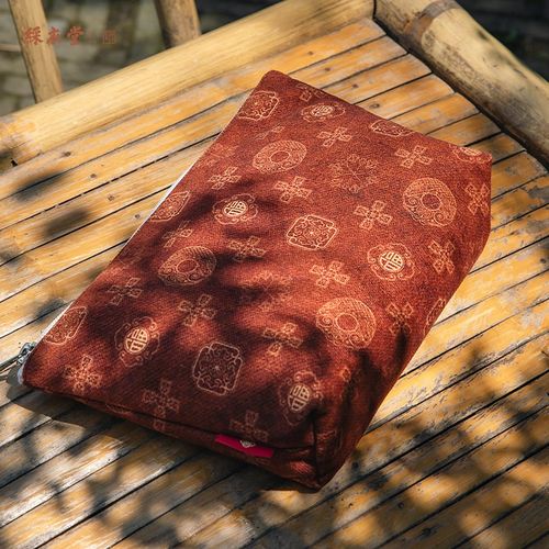 彩衣堂国风复古化妆收纳包外出便携旅行零钱包大容量手拿包红W