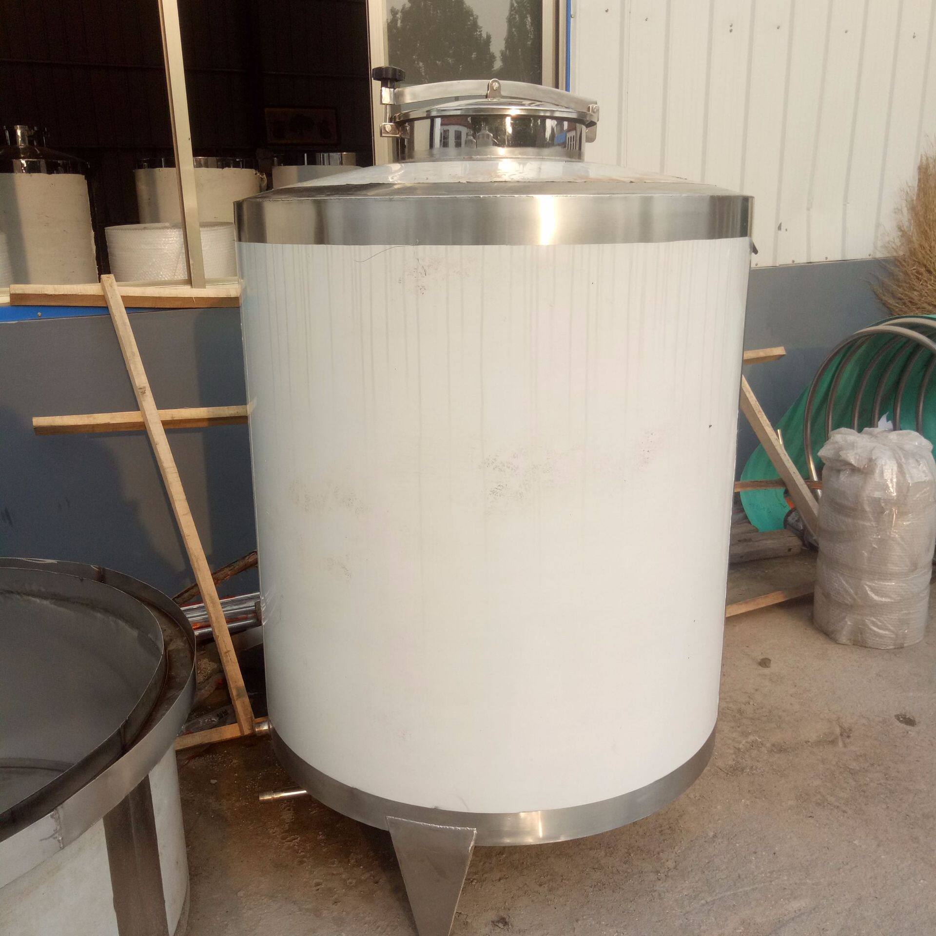 不锈钢酒罐304密封储存罐1000斤酒容器加工 酒坊酿酒设备白钢罐