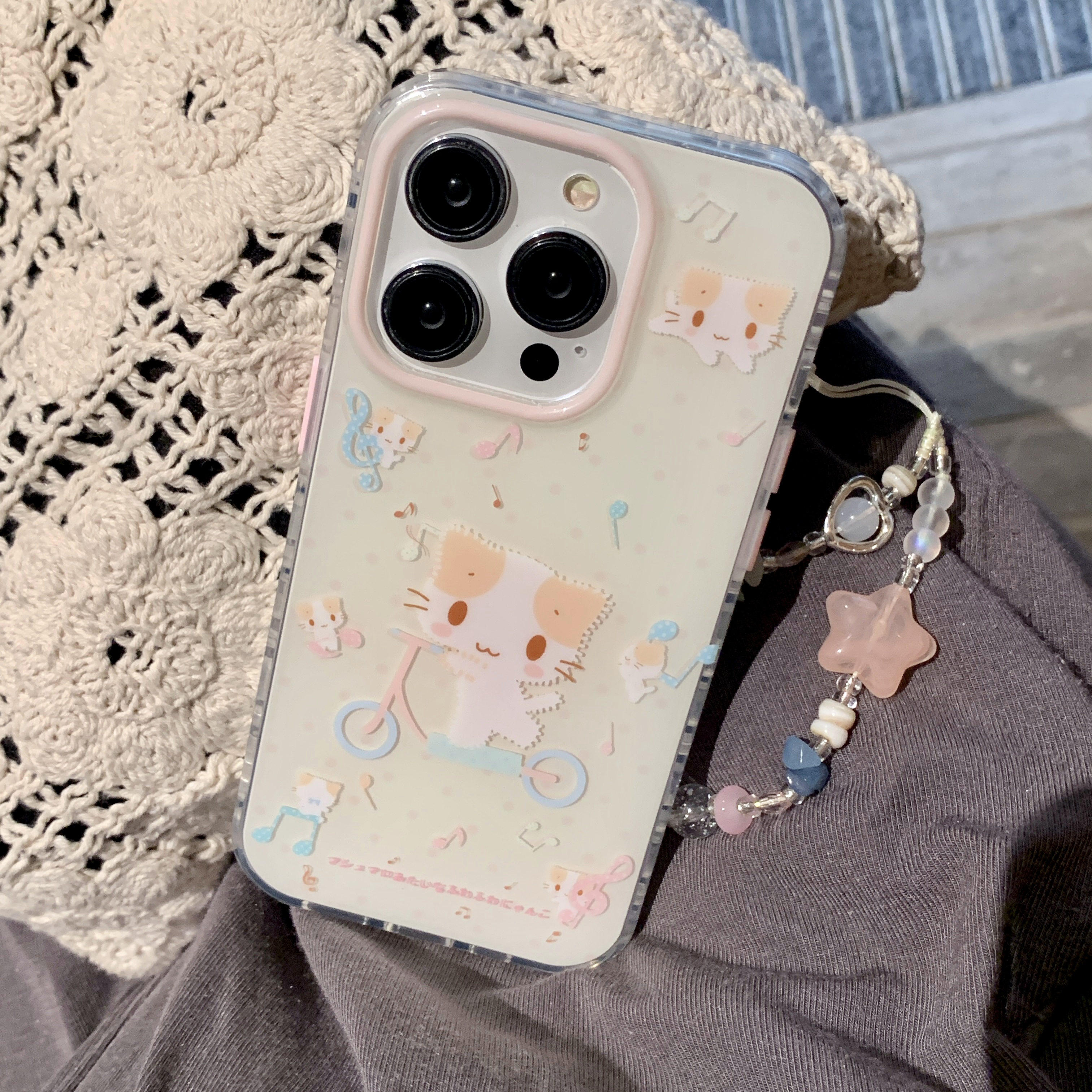 吉能虎新款滑板棉花猫适用于苹果16promax带手链手机外壳iPhone15pro全包边防摔14/13创意ins风女款保护套