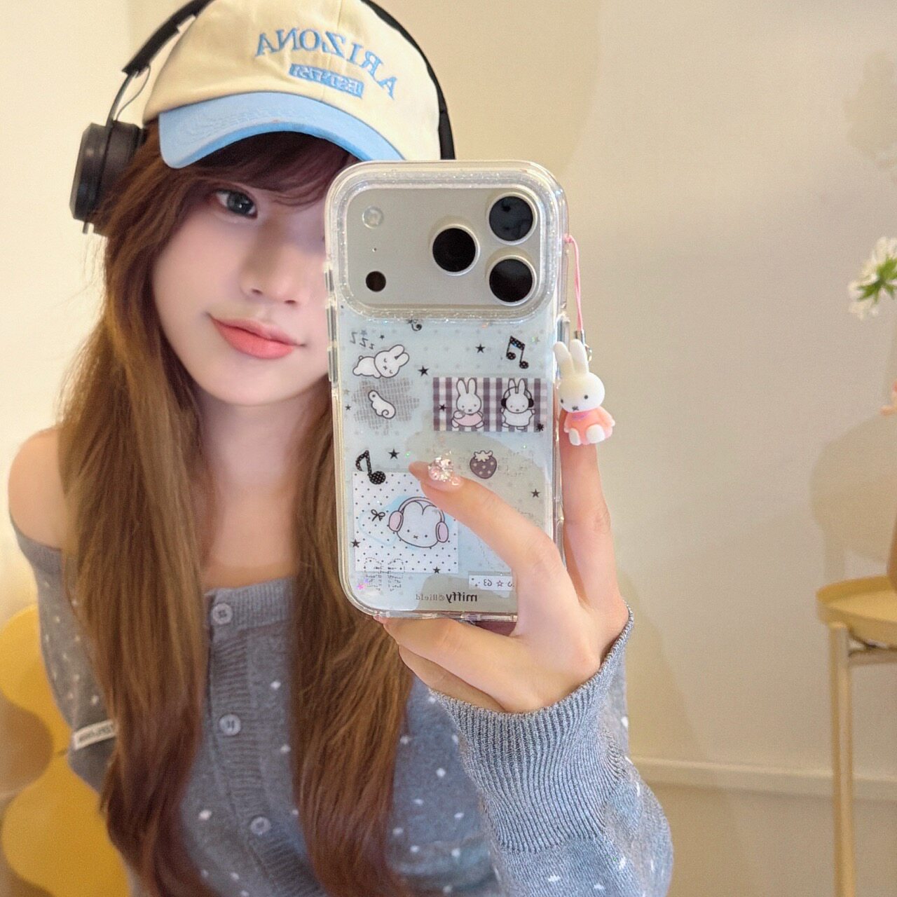 吉能虎新款古早风戴耳机米菲拼贴适用于苹果17promax带挂件手机外壳iPhone16pro全包边防摔15/14/13保护套