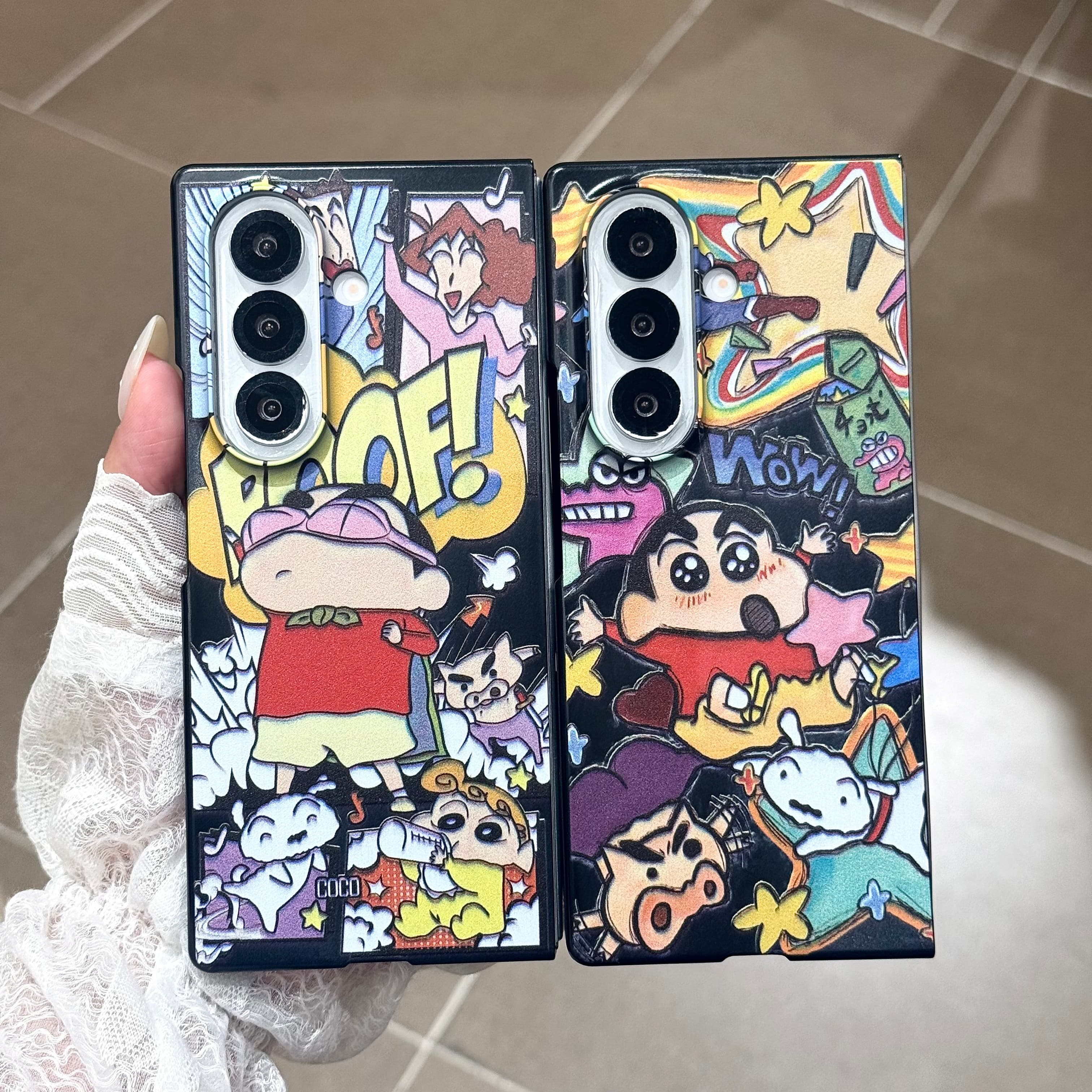 吉能虎新款卡通漫画小新适用三星ZFold8带手链支架磁吸手机壳ZFold7/6全包防摔ZFold5/4/3女款ins保护套 - 实物图