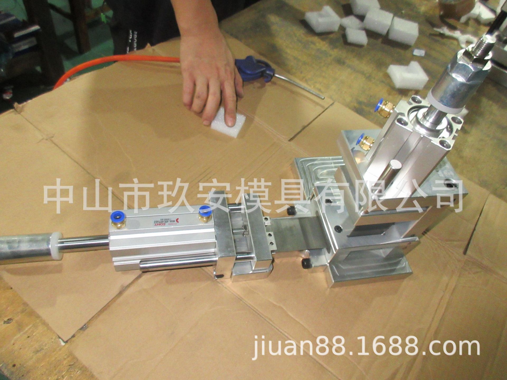 60x60mm珍珠棉护角冲孔切角模