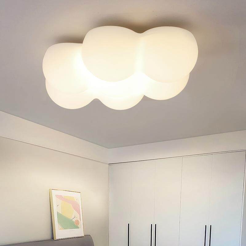 现代简约卧室吸顶灯北欧温馨LED房间吊灯奶油云朵创意儿童房灯具