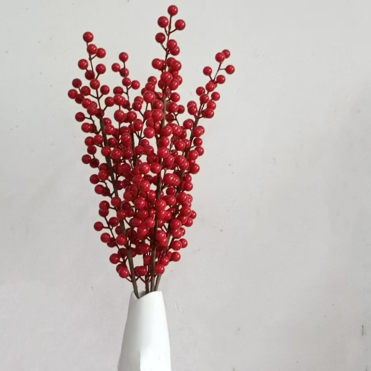 红果子发财果新年春节摆件圣诞果年宵福桶花材仿真冬青一箱