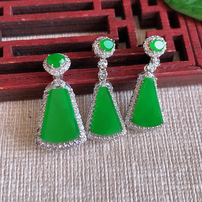 缅甸翡翠无事牌镶金玉耳坠天然玉