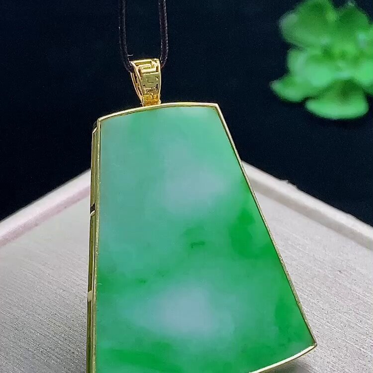 缅甸翡翠无事牌镶金玉吊坠天然玉