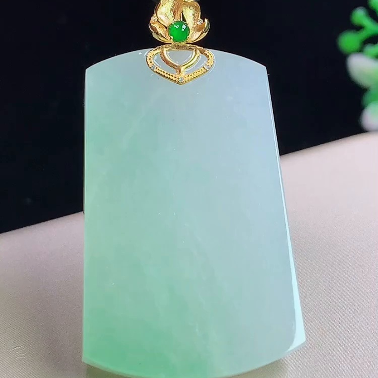 缅甸翡翠无事牌镶金玉吊坠天然玉