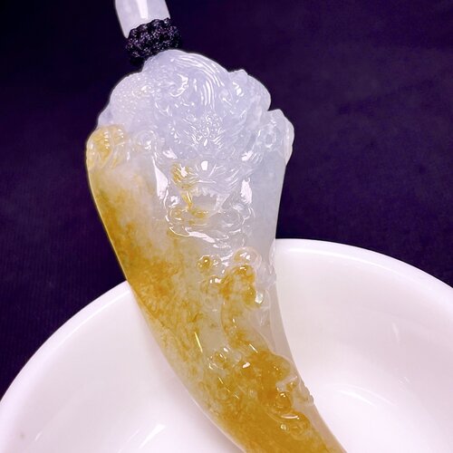 缅甸翡翠龙牙玉吊坠天然玉石A货