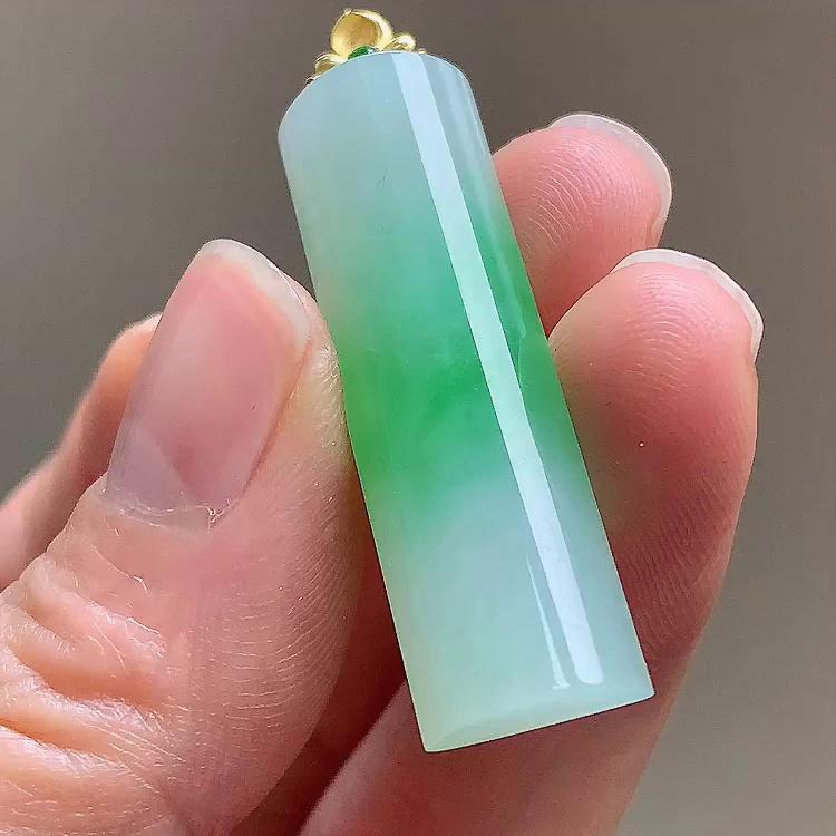 缅甸翡翠无事牌镶金玉吊坠天然玉