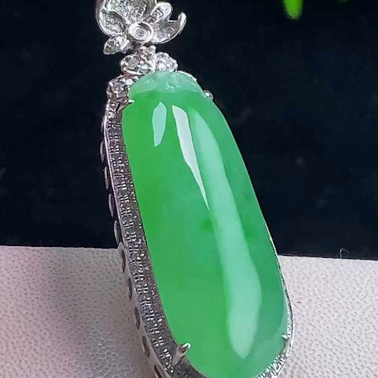 缅甸翡翠福瓜镶金玉吊坠天然玉石A货18K金镶嵌玻璃种阳绿高档1227