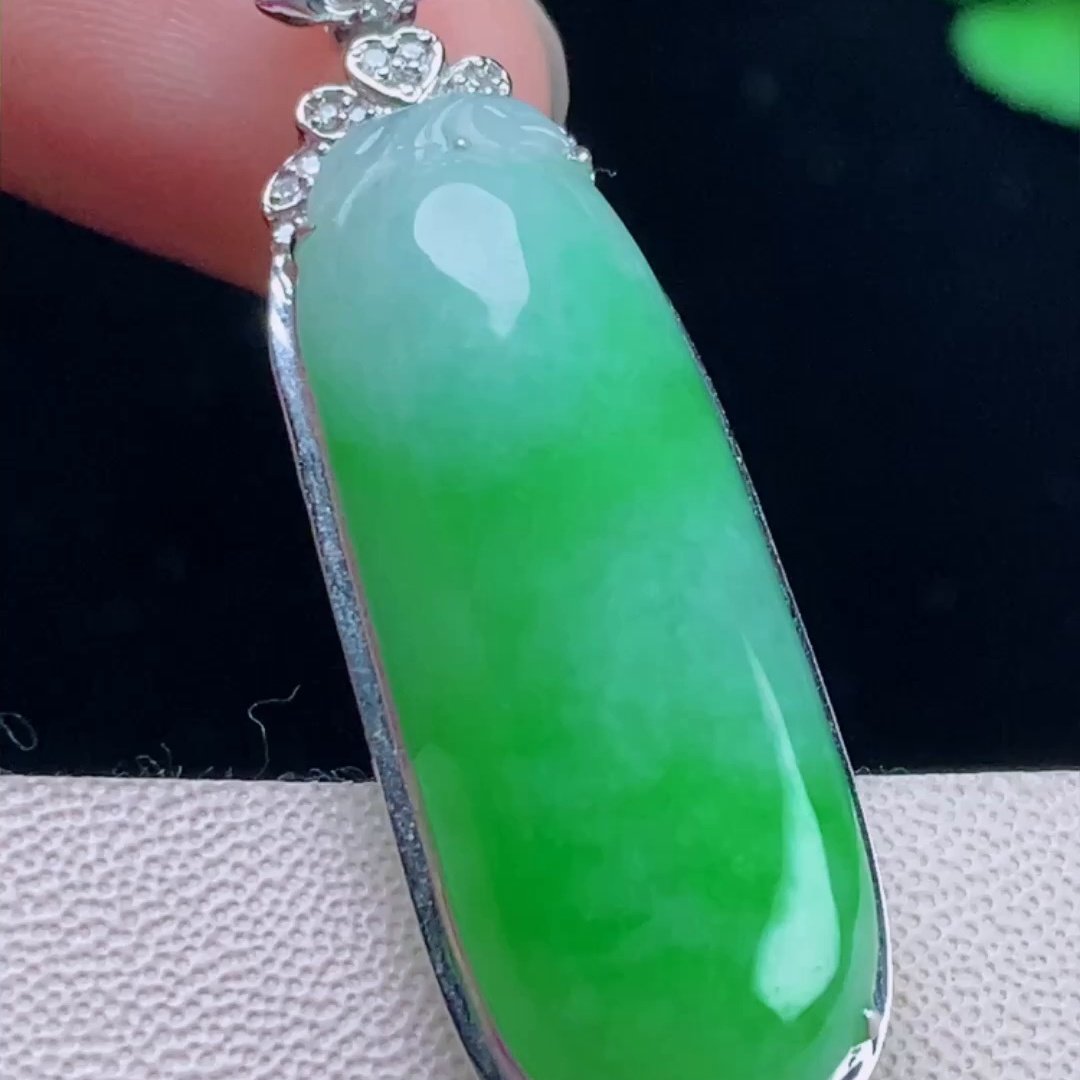 缅甸翡翠福瓜镶金玉吊坠天然玉石