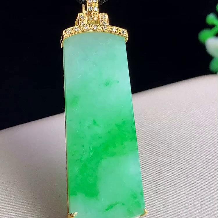 缅甸翡翠无事牌镶金玉吊坠天然玉