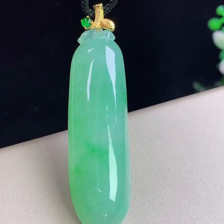 缅甸翡翠福瓜镶金玉吊坠天然玉石A货18K金镶嵌冰种飘绿新款1203
