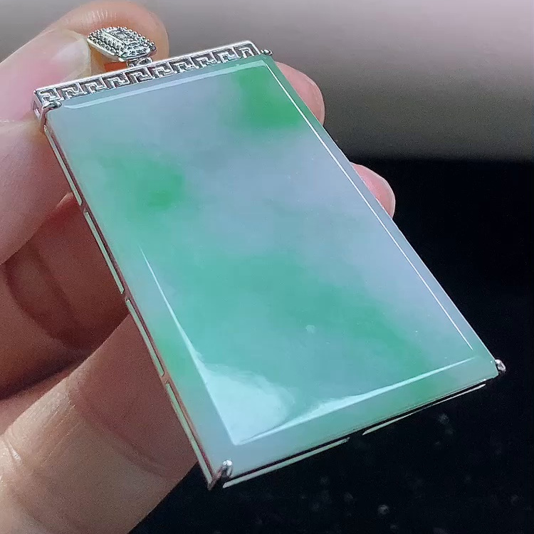 缅甸翡翠无事牌镶金玉吊坠天然玉