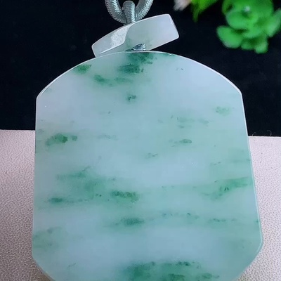 缅甸翡翠无事牌玉吊坠天然玉石A