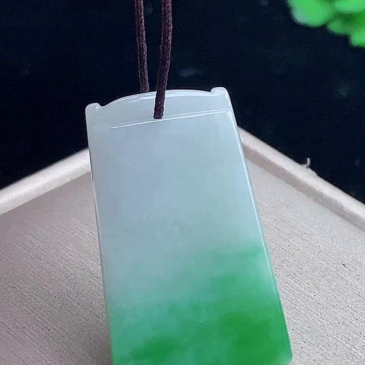 缅甸翡翠无事牌玉吊坠天然玉石A