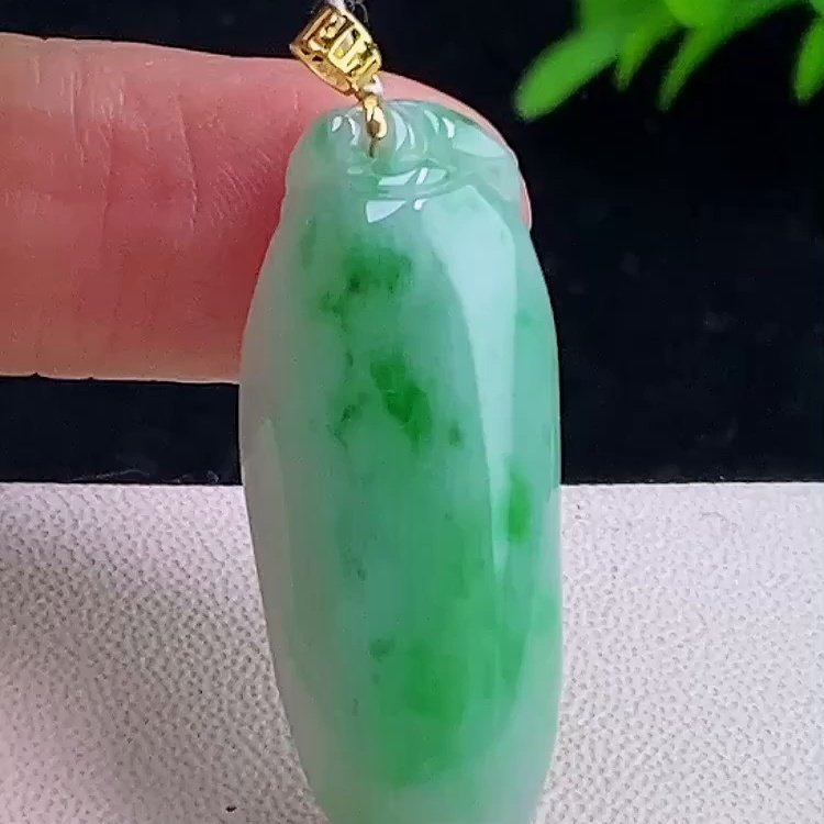 缅甸翡翠福瓜镶金玉吊坠天然玉石A货18K金镶嵌冰种飘绿礼物0104