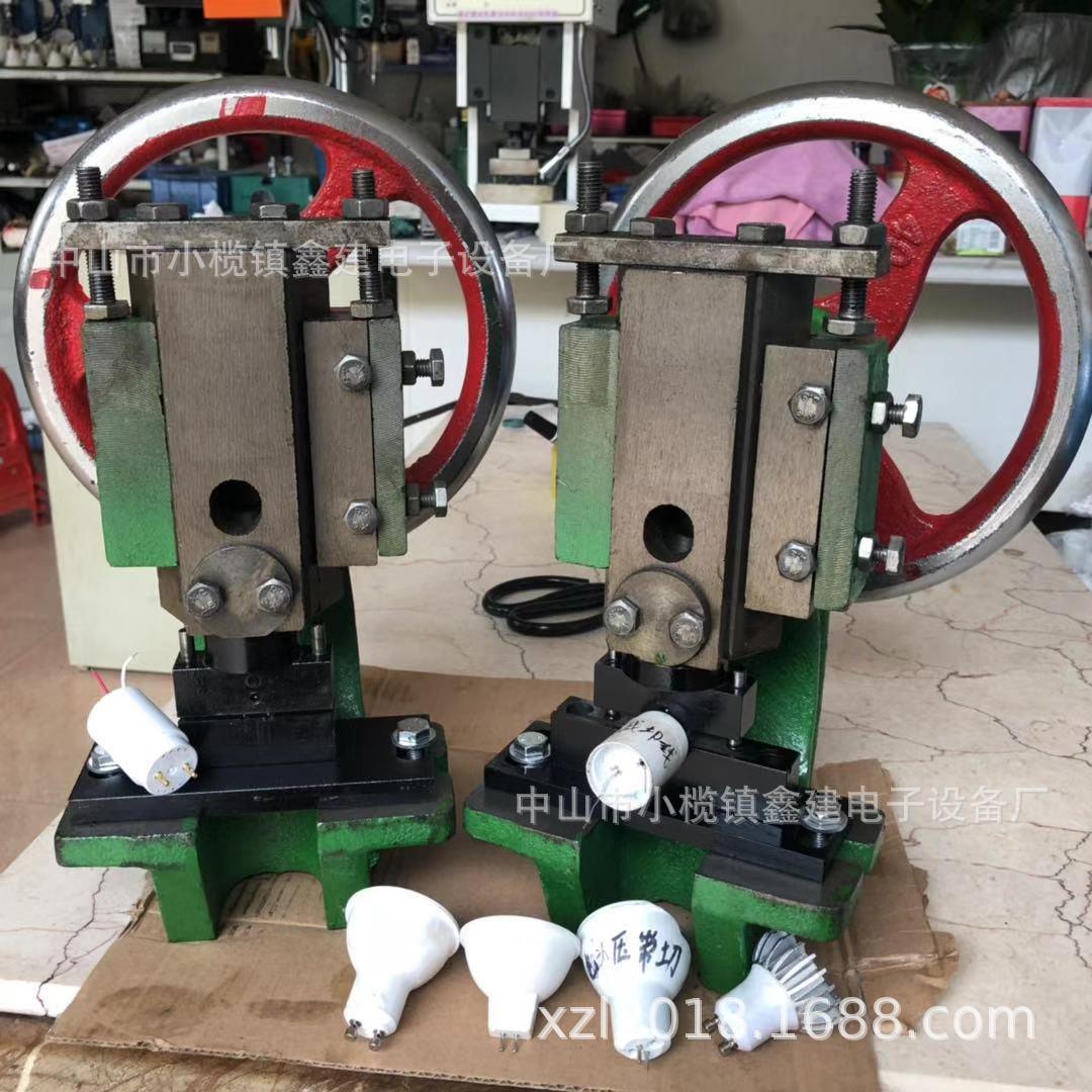 厂家直销LED灯头RM16/T5T8/G24/GU10免焊灯头铜针打点压线机