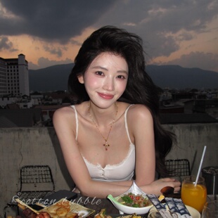 方圆同款彩色十字架吊坠项链女小众锁骨链海边度假风颈链独特配饰