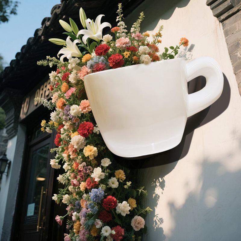 网红挂壁咖啡杯雕塑店铺