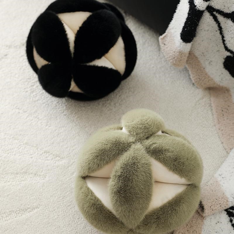 球形毛绒沙发抱枕样板间软装搭配沙发小靠枕含芯毛绒绣球床头靠垫