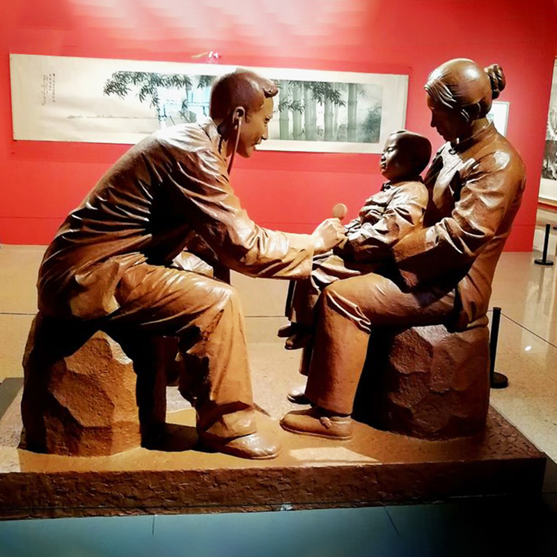 户外广场大型人物铜雕像园林景观医生问诊雕塑制作公园艺术品摆件