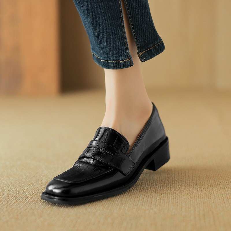 24春新款一脚蹬真皮粗跟银色小皮鞋女中跟方头英伦风羊皮懒人单鞋