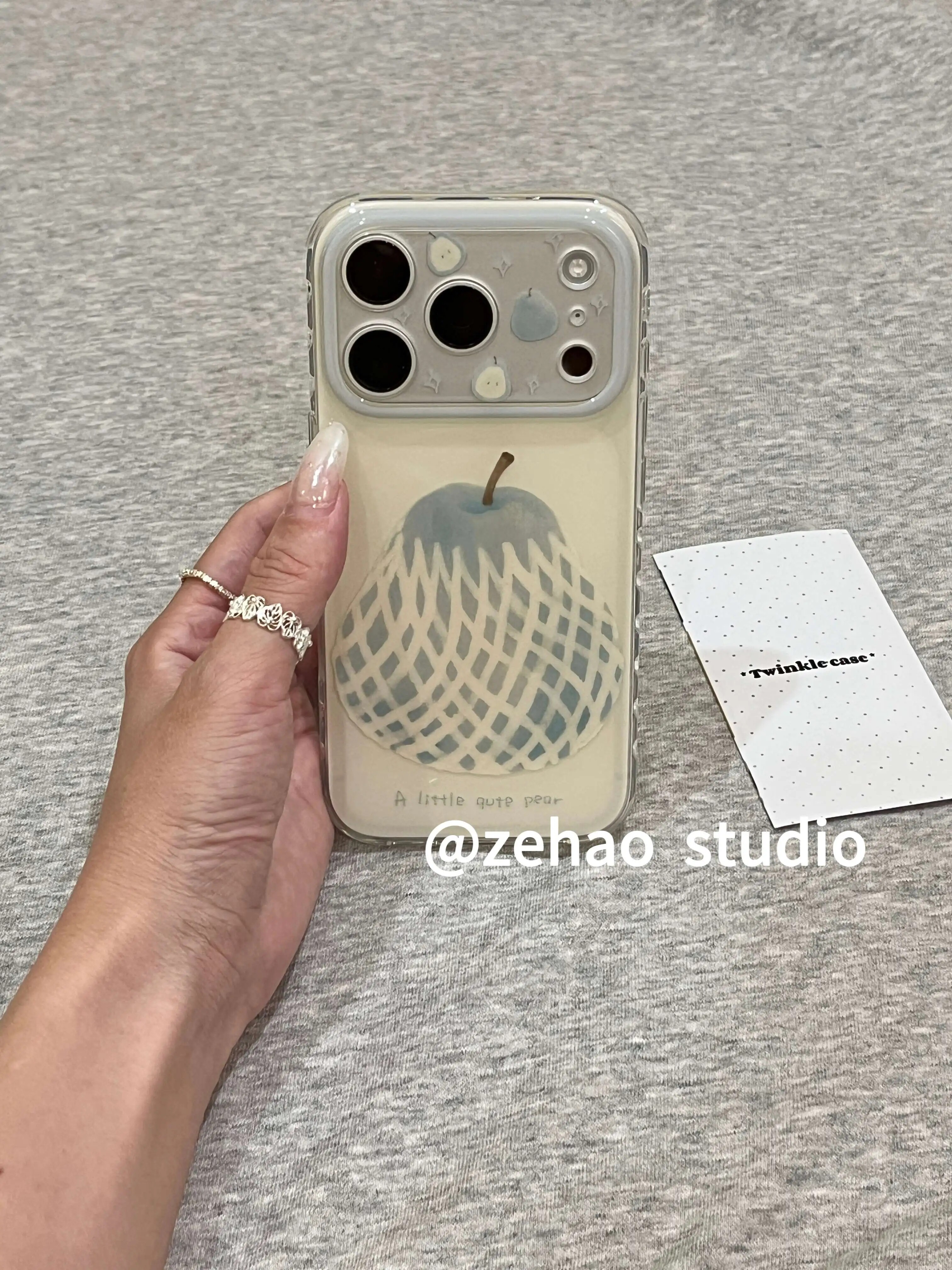 U2 简约奶黄底手绘蓝梨适用于苹果17promax新款小众手机壳iphone16pro小清新简约15防摔保护套
