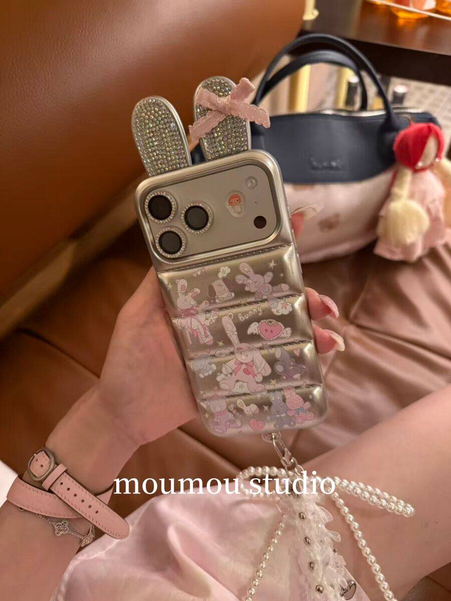 U2 可爱银色羽绒服满屏小熊兔适用于iPhone17promax新款小众手机壳苹果16小清新卡通15防摔保护套