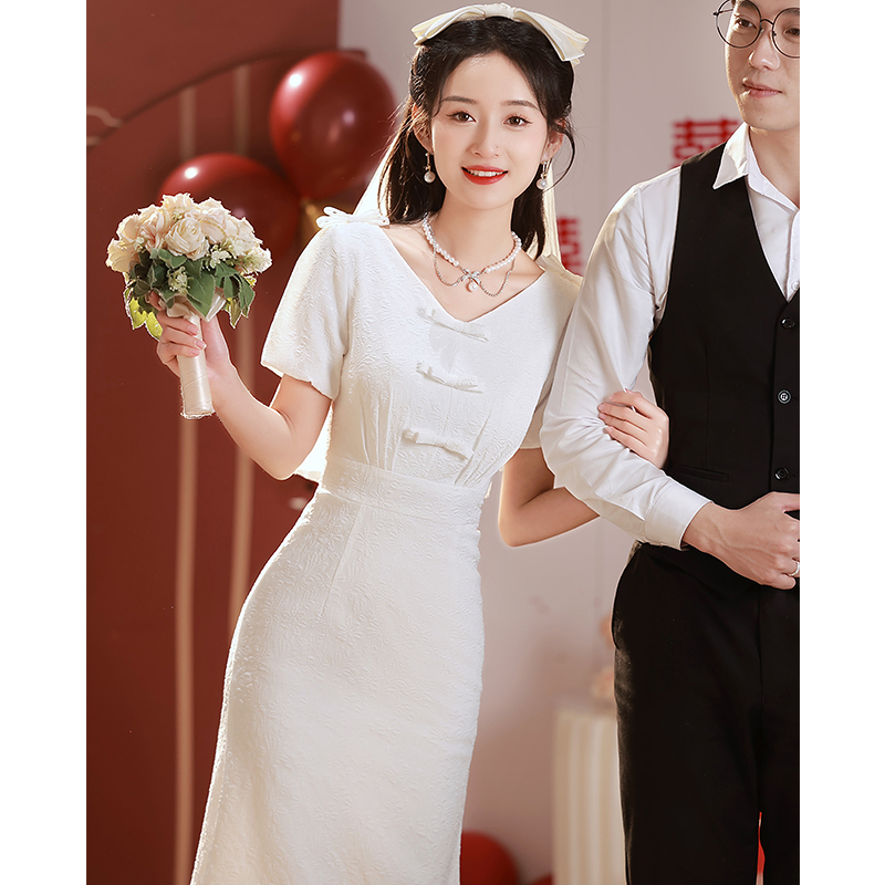 登记晚礼服裙女2025新款V领小个子领证白裙中长款订婚连衣裙法式