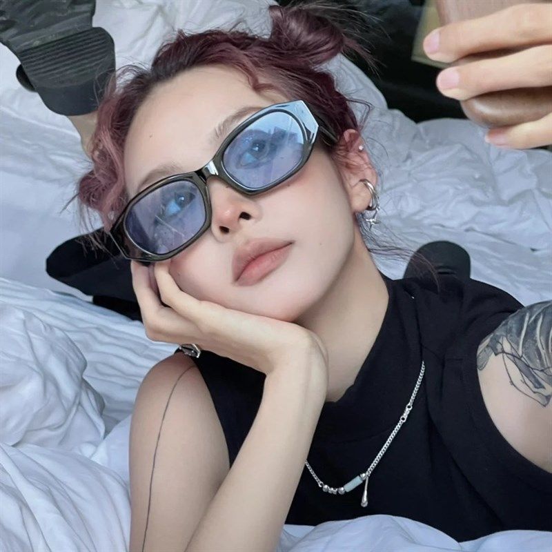 配色绝了橄榄绿框粗边太阳眼镜椭圆形随性复古时髦蓝黑宽胖脸墨镜