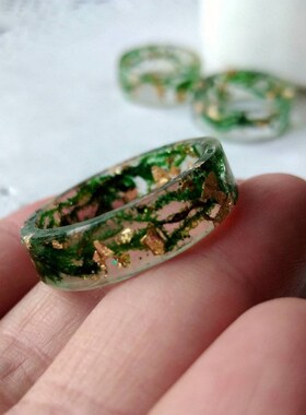 苔藓戒指 苔藓和金片戒指 绿色树脂戒指 透明戒指 自然戒指