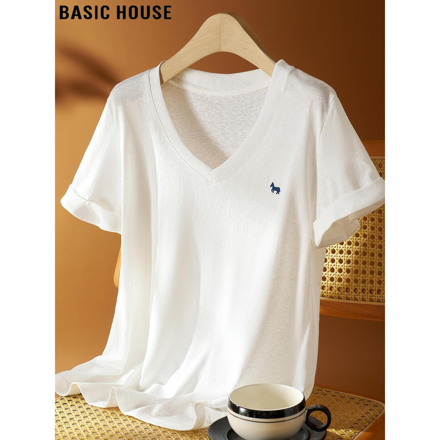 Basic House/百家好白色V领小马刺绣短袖T恤女夏季超好看时尚上衣