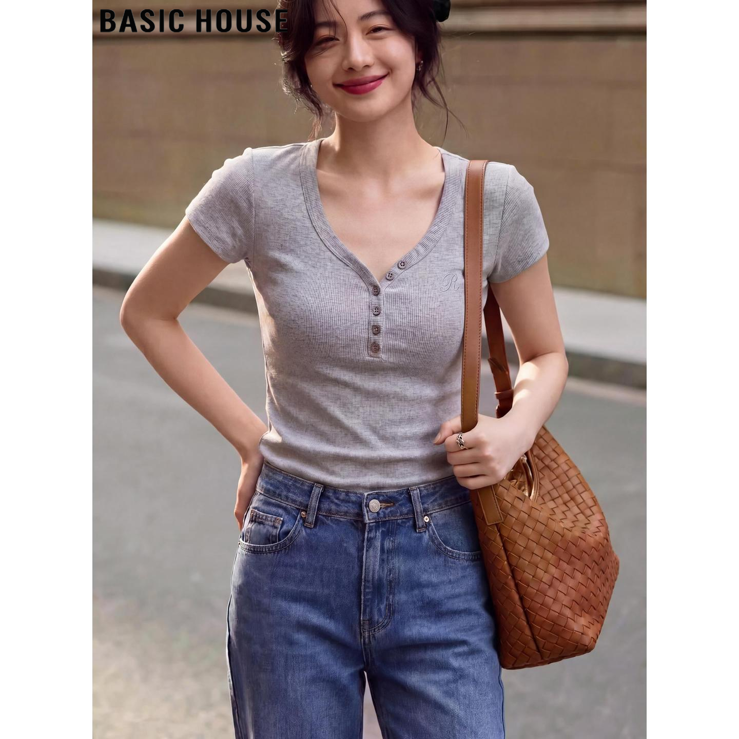 Basic House/百家好灰色短款V领正肩纯棉短袖T恤女夏超火修身上衣