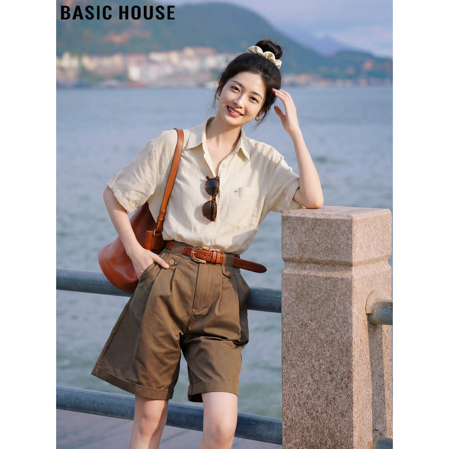 Basic House/百家好黄色薄款苎麻五分袖衬衫女夏季polo领短袖衬衣