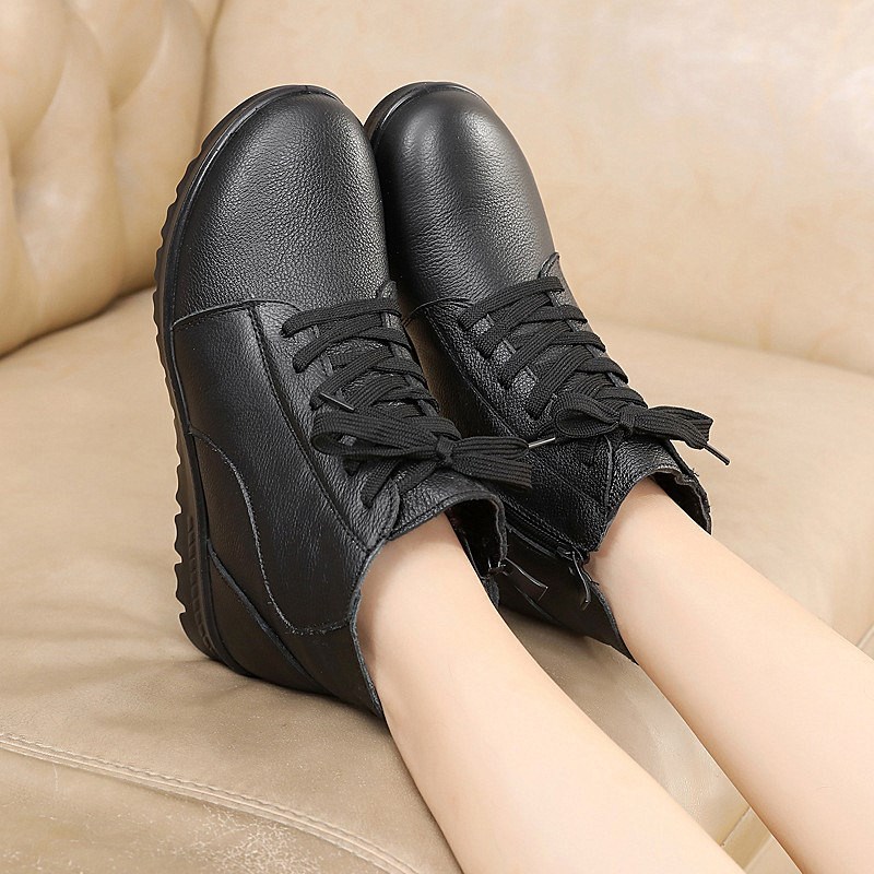 妈妈鞋女棉鞋2021冬季新款真皮鞋防滑舒适软底加绒保暖中老年短靴