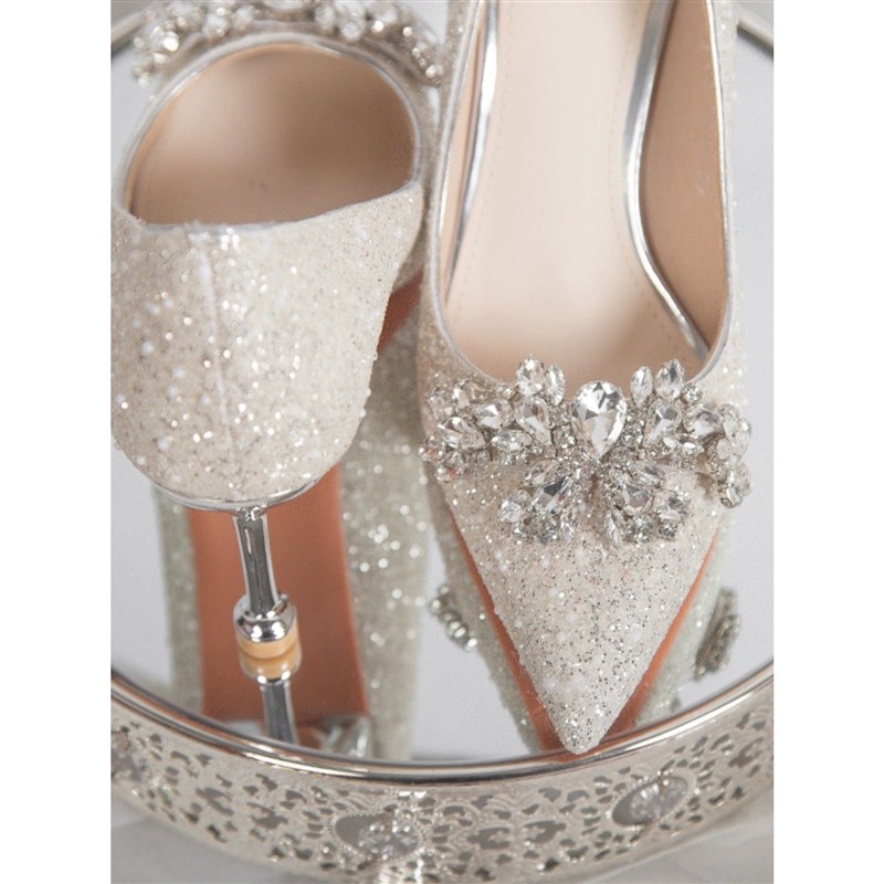 银色婚鞋新娘鞋2024新款高跟鞋女细跟主婚纱亮片订婚伴娘水晶单鞋