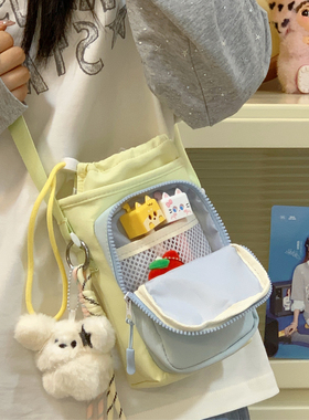 手机包女斜挎包2025新款超火装水杯的小包包迷你轻便可爱女士挎包