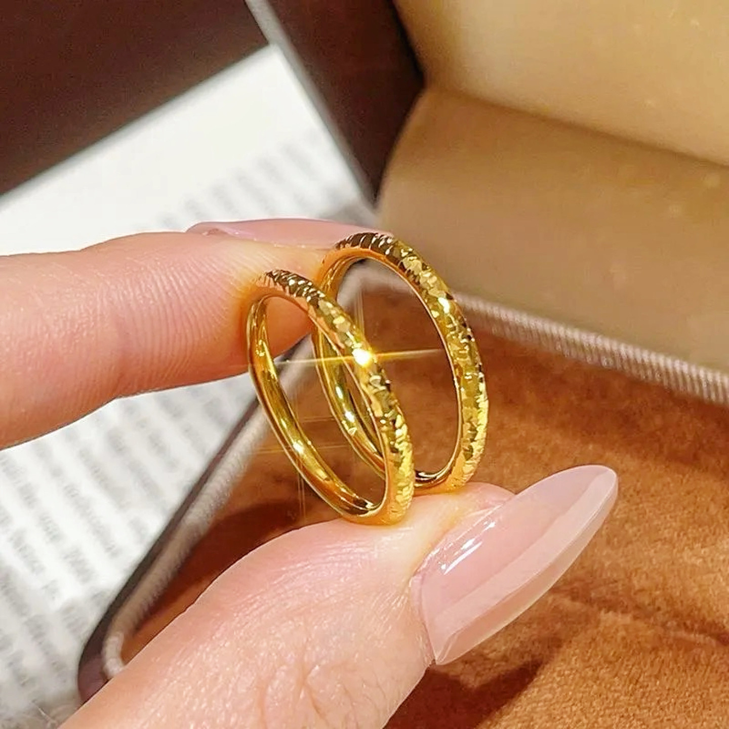 沙金碎碎冰素圈女戒圆形金店同款